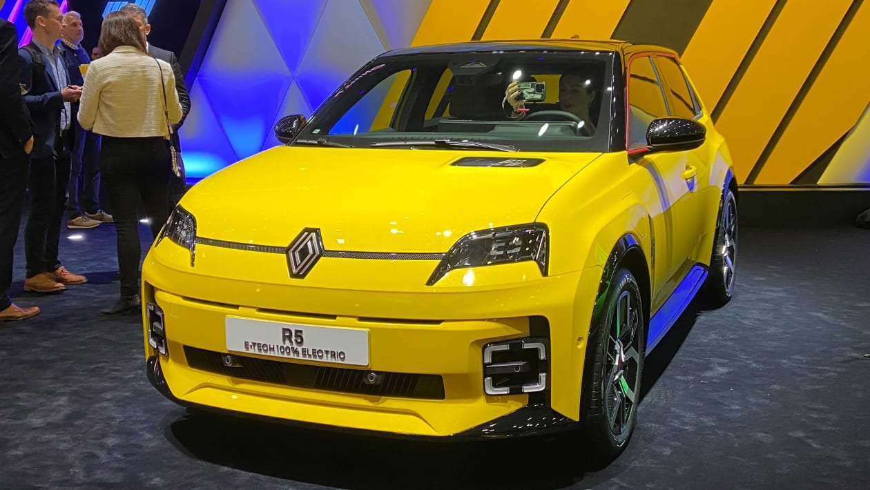 New 2024 Renault 5 arrives! Retro EV city car sets class standard with